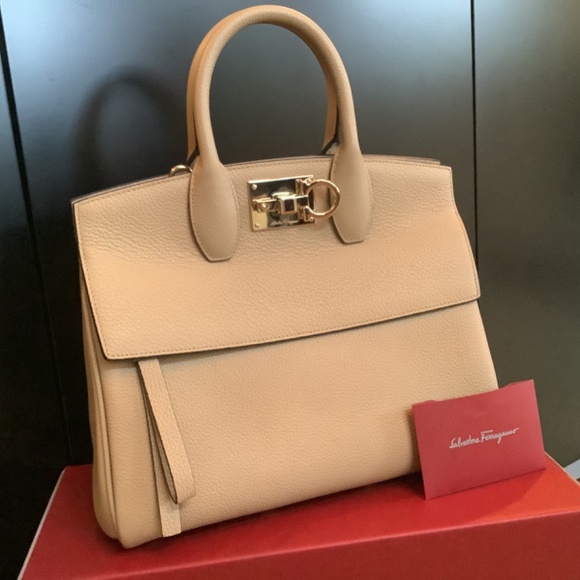 Salvatore Ferragamo Médium Studio Top Handle Bag - Picture 15 of 16